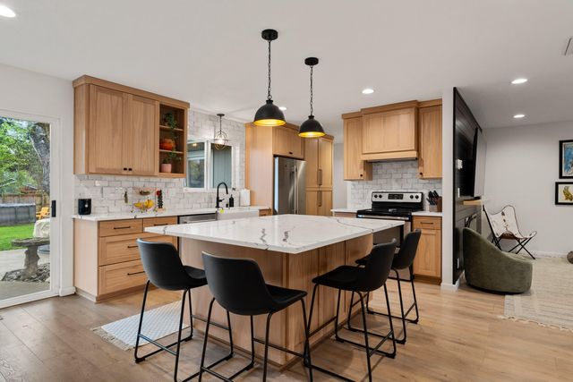 417 NW Midland Avenue, Grants Pass, OR 97526