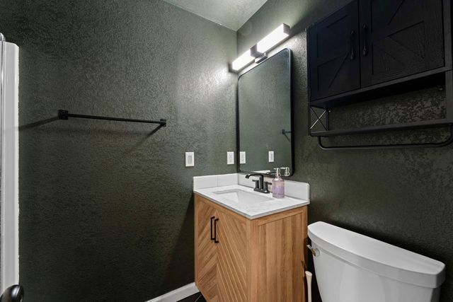 417 NW Midland Avenue, Grants Pass, OR 97526