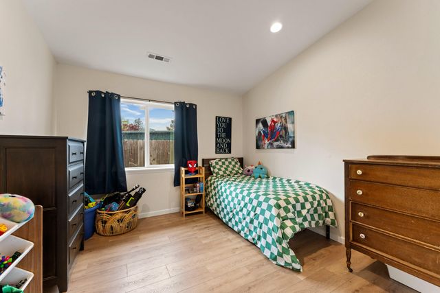 417 NW Midland Avenue, Grants Pass, OR 97526