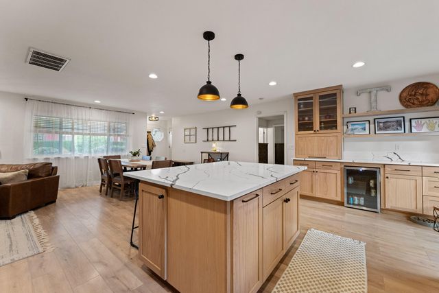 417 NW Midland Avenue, Grants Pass, OR 97526