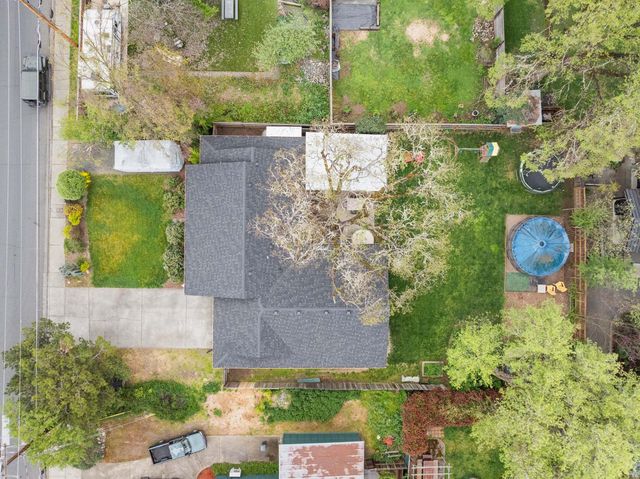 417 NW Midland Avenue, Grants Pass, OR 97526