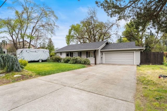 417 NW Midland Avenue, Grants Pass, OR 97526