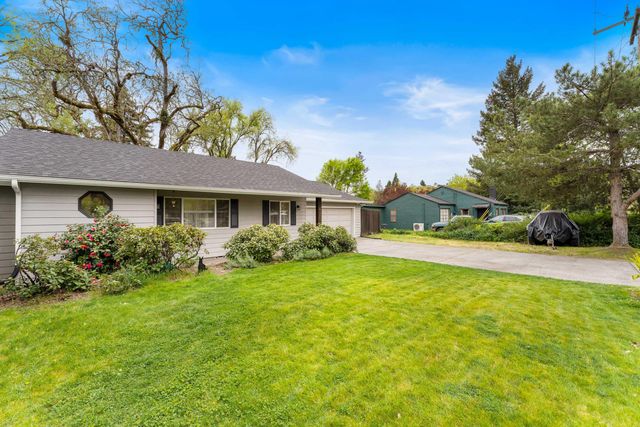 417 NW Midland Avenue, Grants Pass, OR 97526