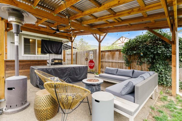 417 NW Midland Avenue, Grants Pass, OR 97526