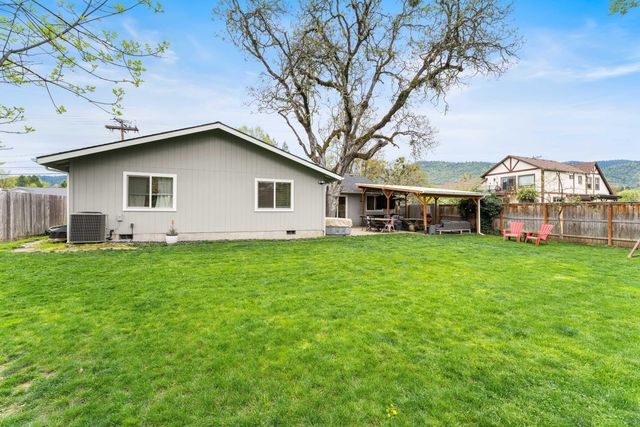 417 NW Midland Avenue, Grants Pass, OR 97526