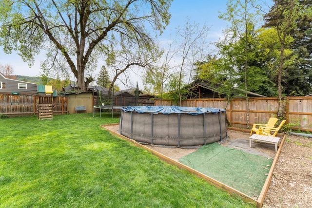 417 NW Midland Avenue, Grants Pass, OR 97526