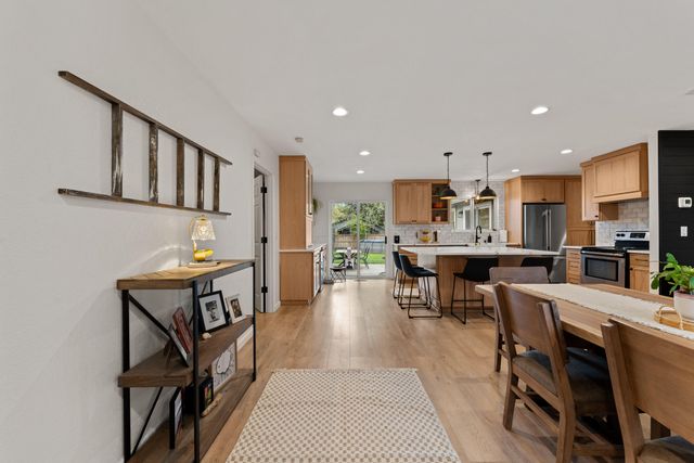 417 NW Midland Avenue, Grants Pass, OR 97526