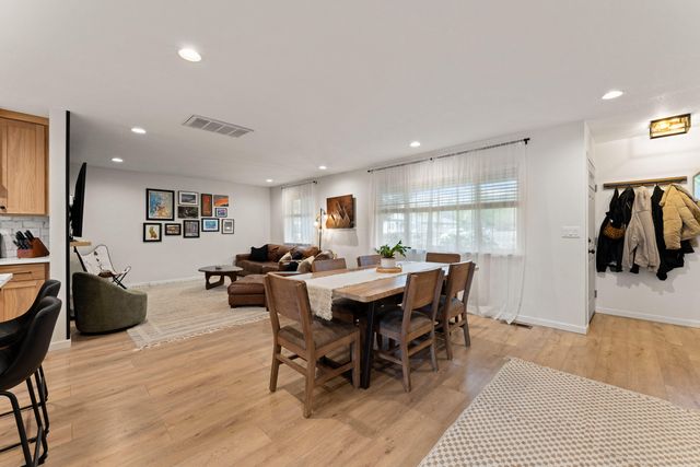 417 NW Midland Avenue, Grants Pass, OR 97526