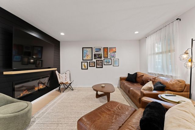 417 NW Midland Avenue, Grants Pass, OR 97526