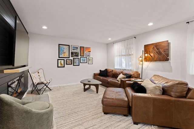 417 NW Midland Avenue, Grants Pass, OR 97526