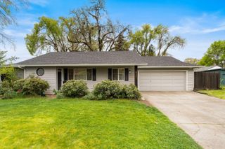 417 NW Midland Avenue, Grants Pass, OR 97526