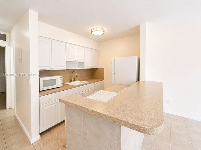 3217 NE 7th Place 4, Pompano Beach, FL 33062