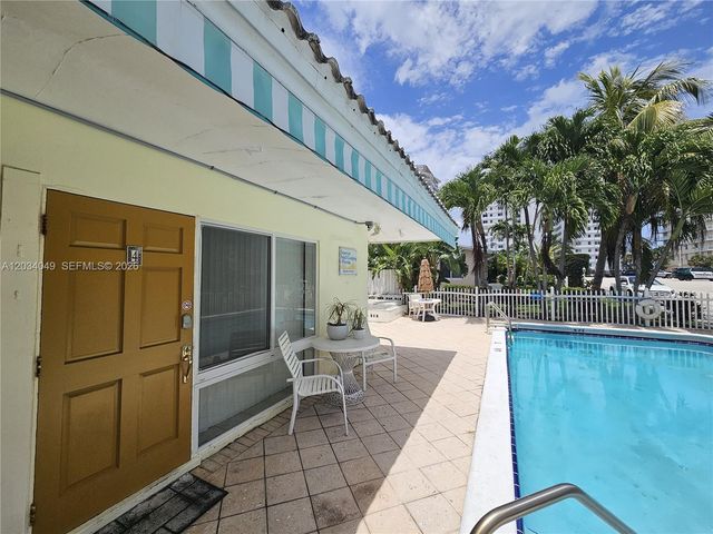 3217 NE 7th Place 4, Pompano Beach, FL 33062