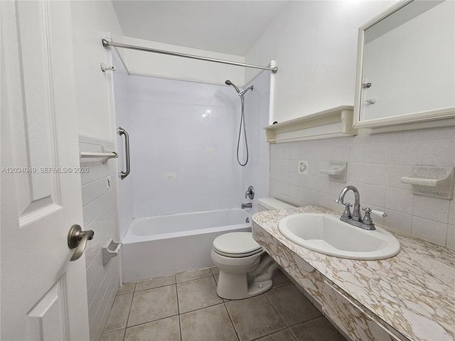 3217 NE 7th Place 4, Pompano Beach, FL 33062