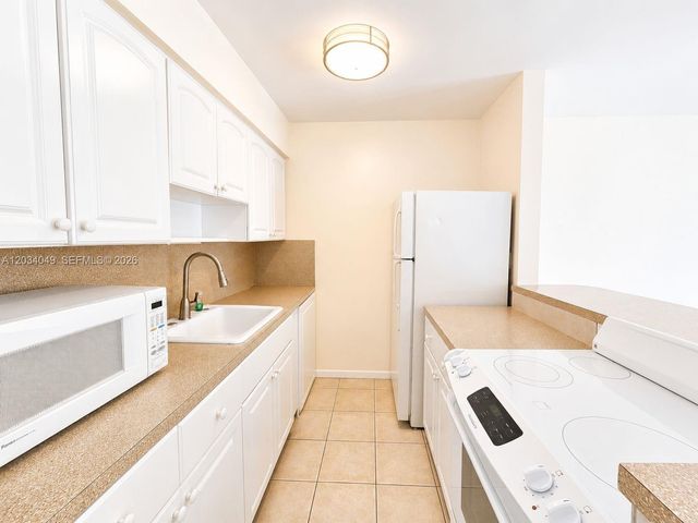 3217 NE 7th Place 4, Pompano Beach, FL 33062