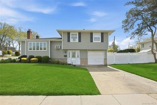 87 Stephen Drive, Plainview, NY 11803