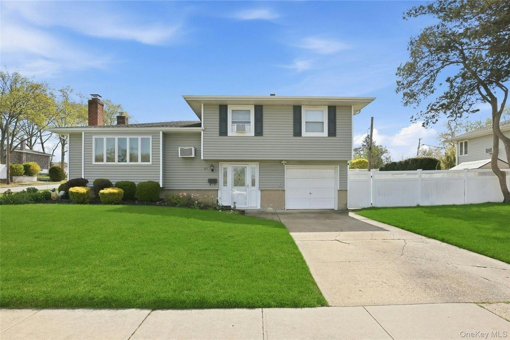 87 Stephen Drive, Plainview, NY 11803