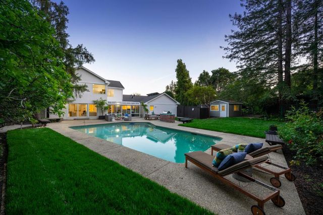 740 Clydesdale Drive, Hillsborough, CA 94010