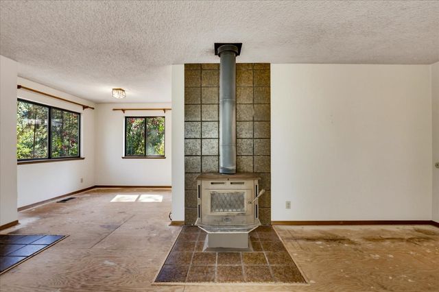 15914 Brooks Rd, Grass Valley, CA 95945