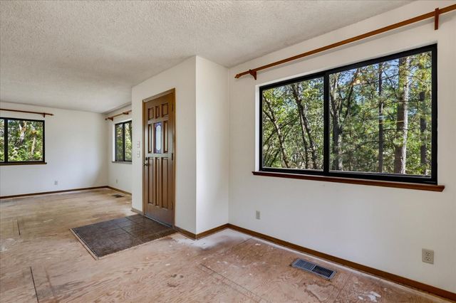 15914 Brooks Rd, Grass Valley, CA 95945