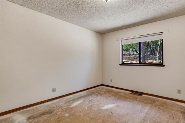 15914 Brooks Rd, Grass Valley, CA 95945