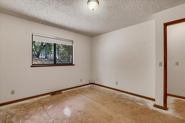 15914 Brooks Rd, Grass Valley, CA 95945