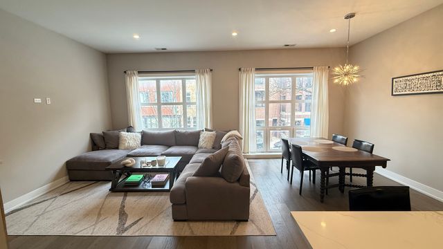 2930 N Lincoln Avenue 3, Chicago, IL 60657