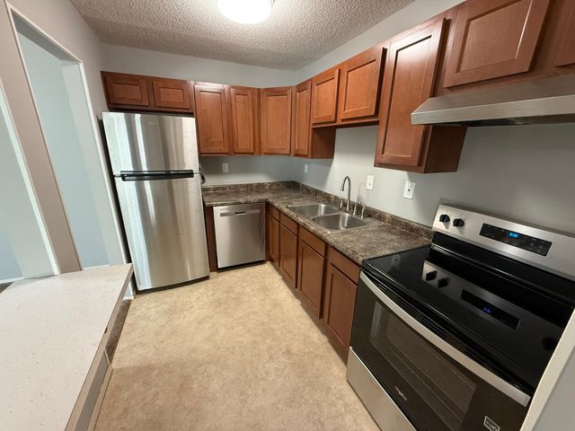 10301 Cedar Lake Road 102, Hopkins, MN 55305