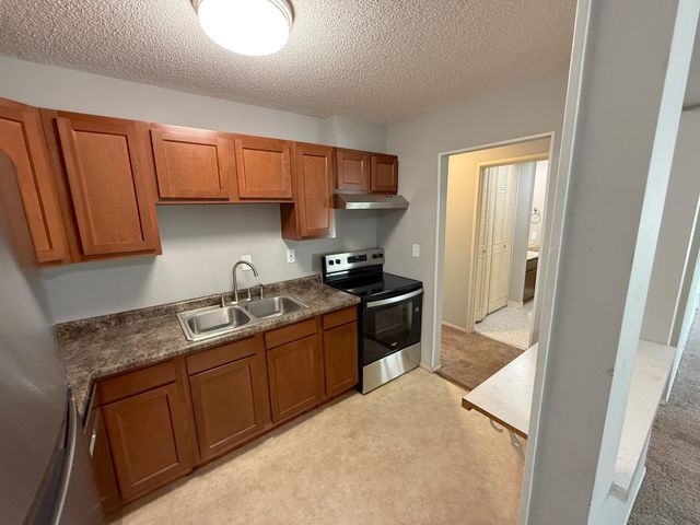 10301 Cedar Lake Road 102, Hopkins, MN 55305