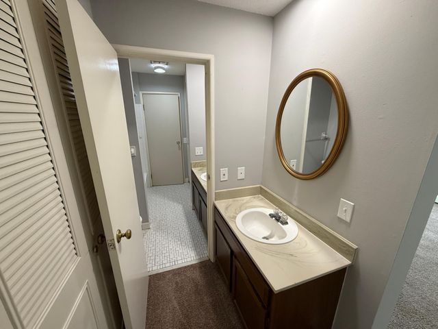 10301 Cedar Lake Road 102, Hopkins, MN 55305