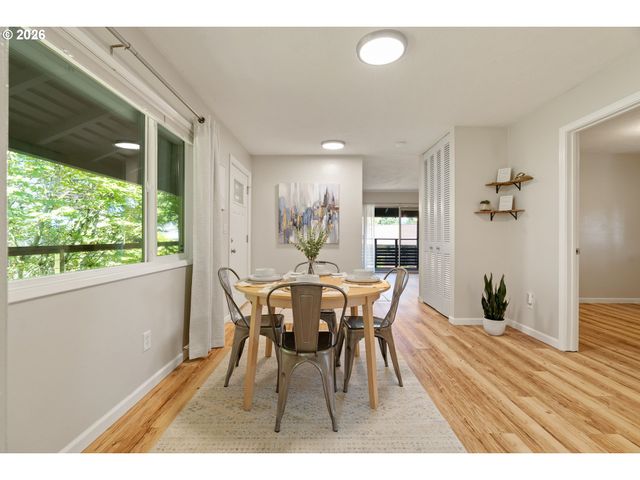 3032 Sw FLORIDA Ct C, Portland, OR 97219
