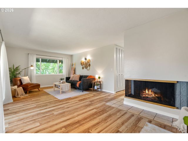 3032 Sw FLORIDA Ct C, Portland, OR 97219