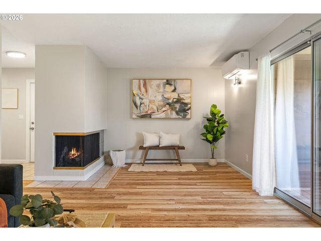 3032 Sw FLORIDA Ct C, Portland, OR 97219