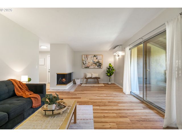 3032 Sw FLORIDA Ct C, Portland, OR 97219