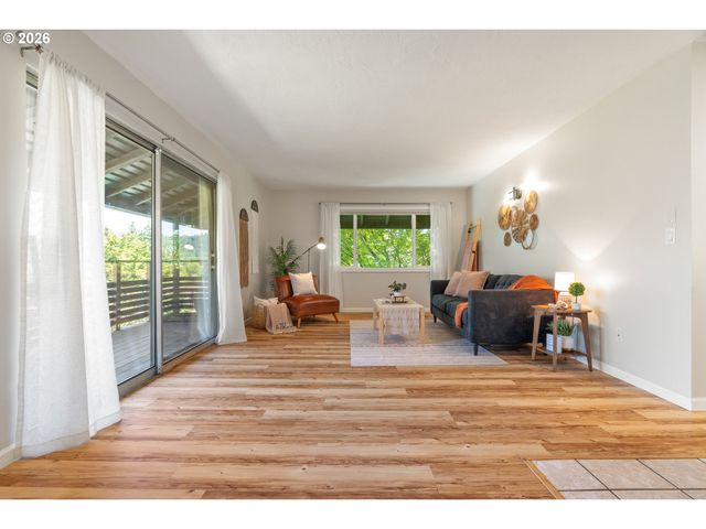 3032 Sw FLORIDA Ct C, Portland, OR 97219