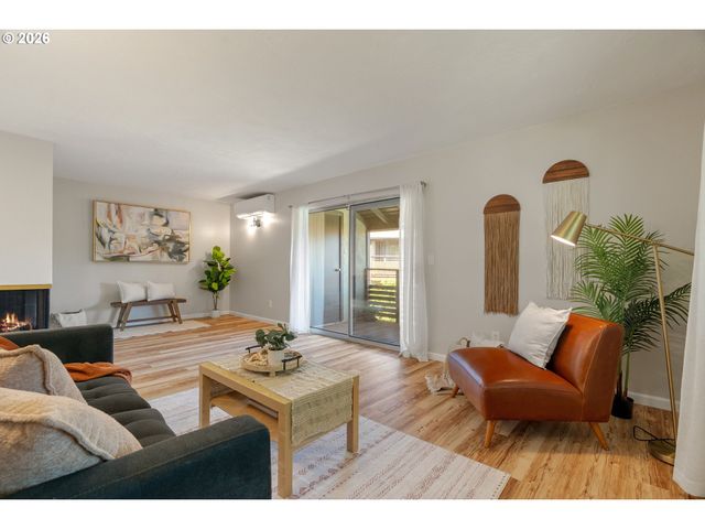 3032 Sw FLORIDA Ct C, Portland, OR 97219