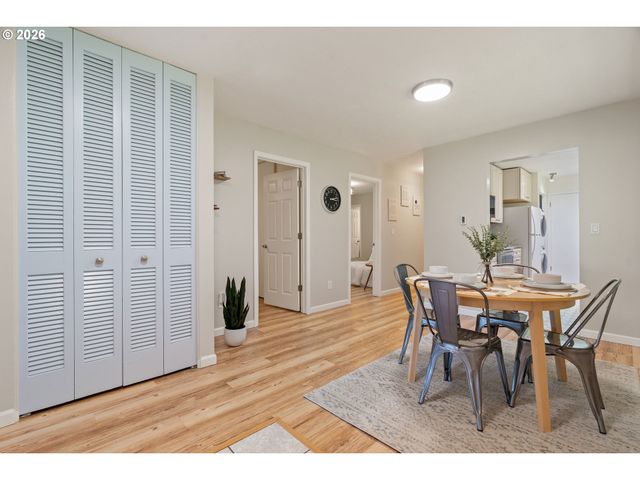 3032 Sw FLORIDA Ct C, Portland, OR 97219