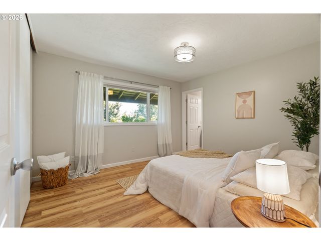 3032 Sw FLORIDA Ct C, Portland, OR 97219