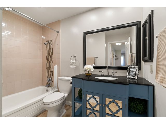 3032 Sw FLORIDA Ct C, Portland, OR 97219