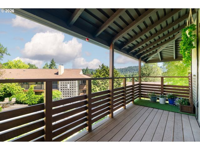 3032 Sw FLORIDA Ct C, Portland, OR 97219