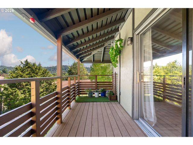 3032 Sw FLORIDA Ct C, Portland, OR 97219