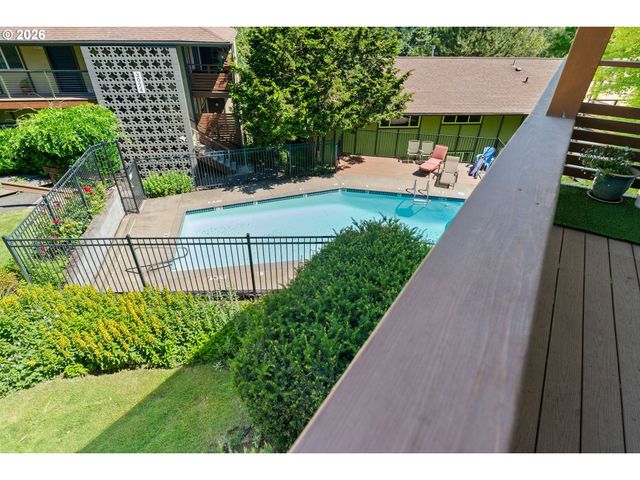 3032 Sw FLORIDA Ct C, Portland, OR 97219