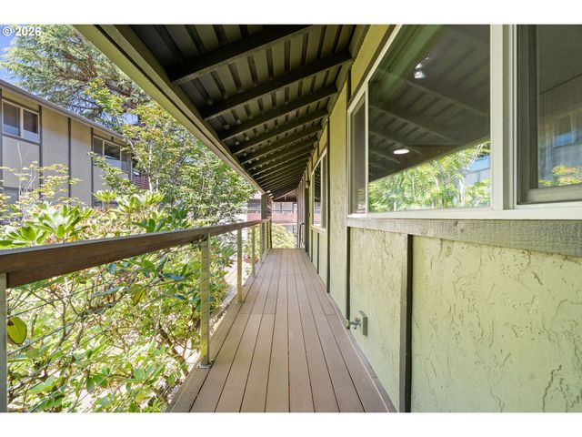 3032 Sw FLORIDA Ct C, Portland, OR 97219