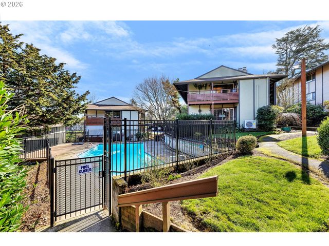 3032 Sw FLORIDA Ct C, Portland, OR 97219