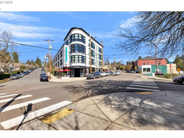 3032 Sw FLORIDA Ct C, Portland, OR 97219