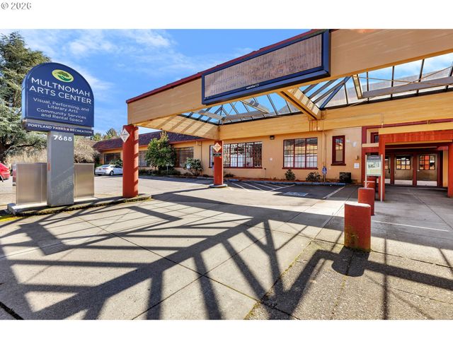 3032 Sw FLORIDA Ct C, Portland, OR 97219