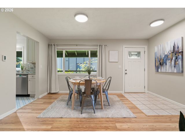 3032 Sw FLORIDA Ct C, Portland, OR 97219