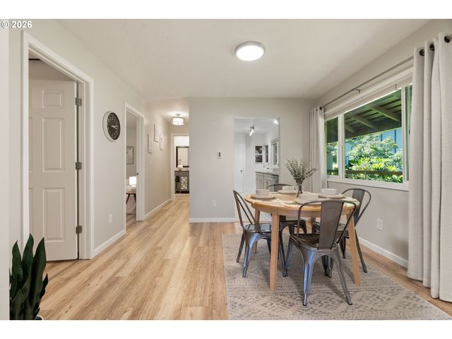 3032 Sw FLORIDA Ct C, Portland, OR 97219