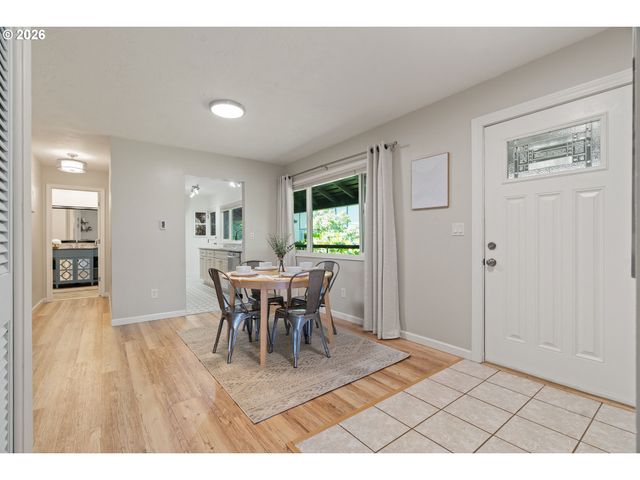 3032 Sw FLORIDA Ct C, Portland, OR 97219