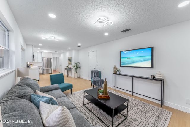 8460 W LYNDA SUE Lane, Jacksonville, FL 32217